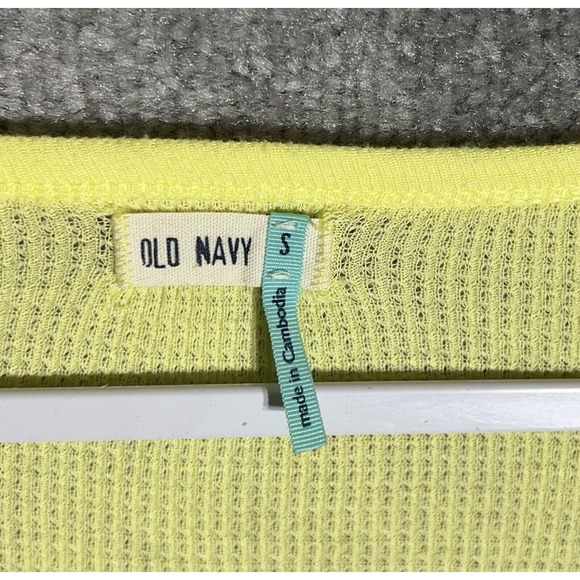 Old Navy Waffle Knit Button Up V-Neck Top Womens Size Small Neon Yellow - Picture 3 of 10